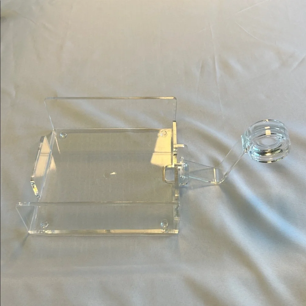 Nice Acrylic 7 “x 6 9/10” Square Napkin holder. Great Condition!